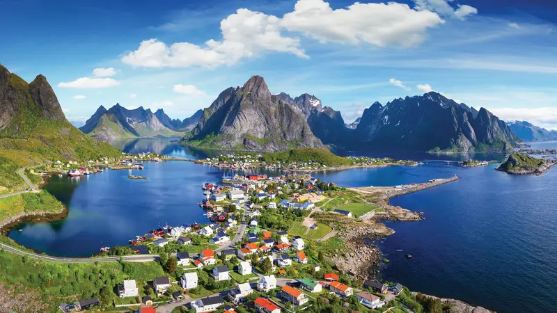 Lofoten Reine Sommeren 23